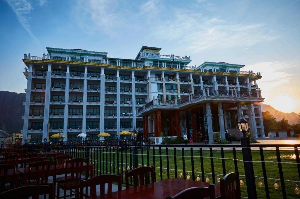 Thavisouk Riverside Hotel Ванг-Виенг Экстерьер фото