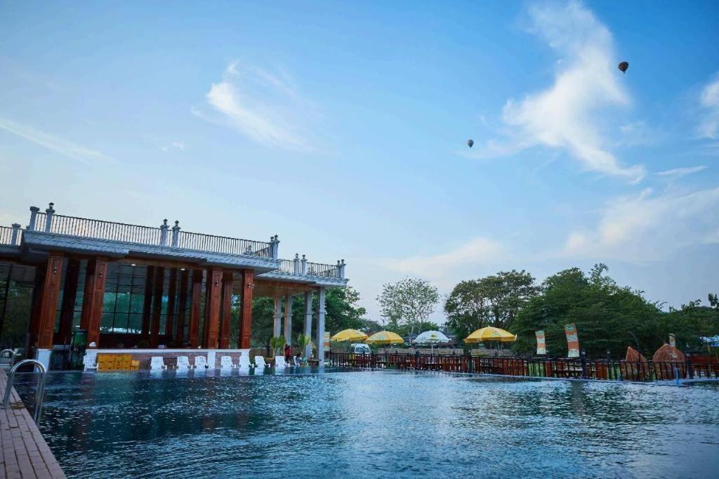 Thavisouk Riverside Hotel Ванг-Виенг Экстерьер фото