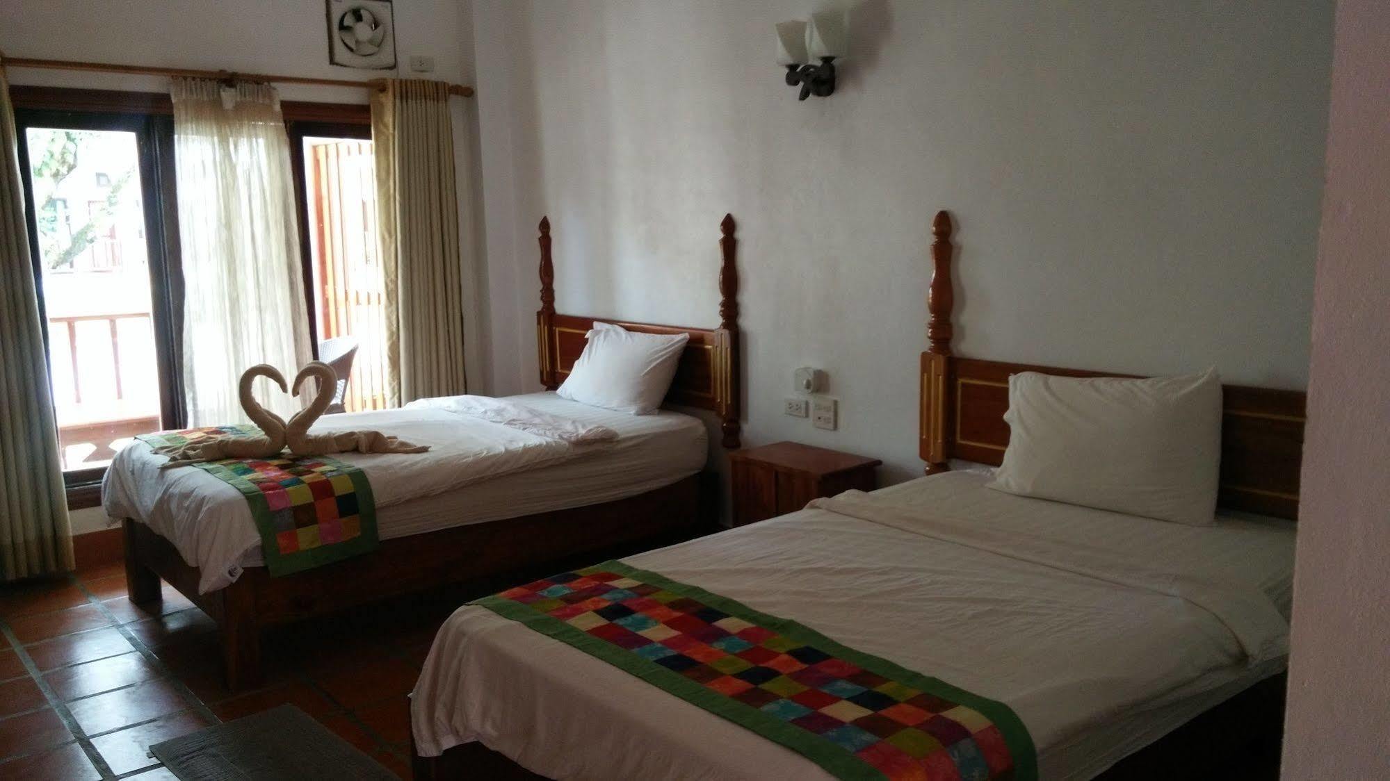 Thavisouk Riverside Hotel Ванг-Виенг Экстерьер фото