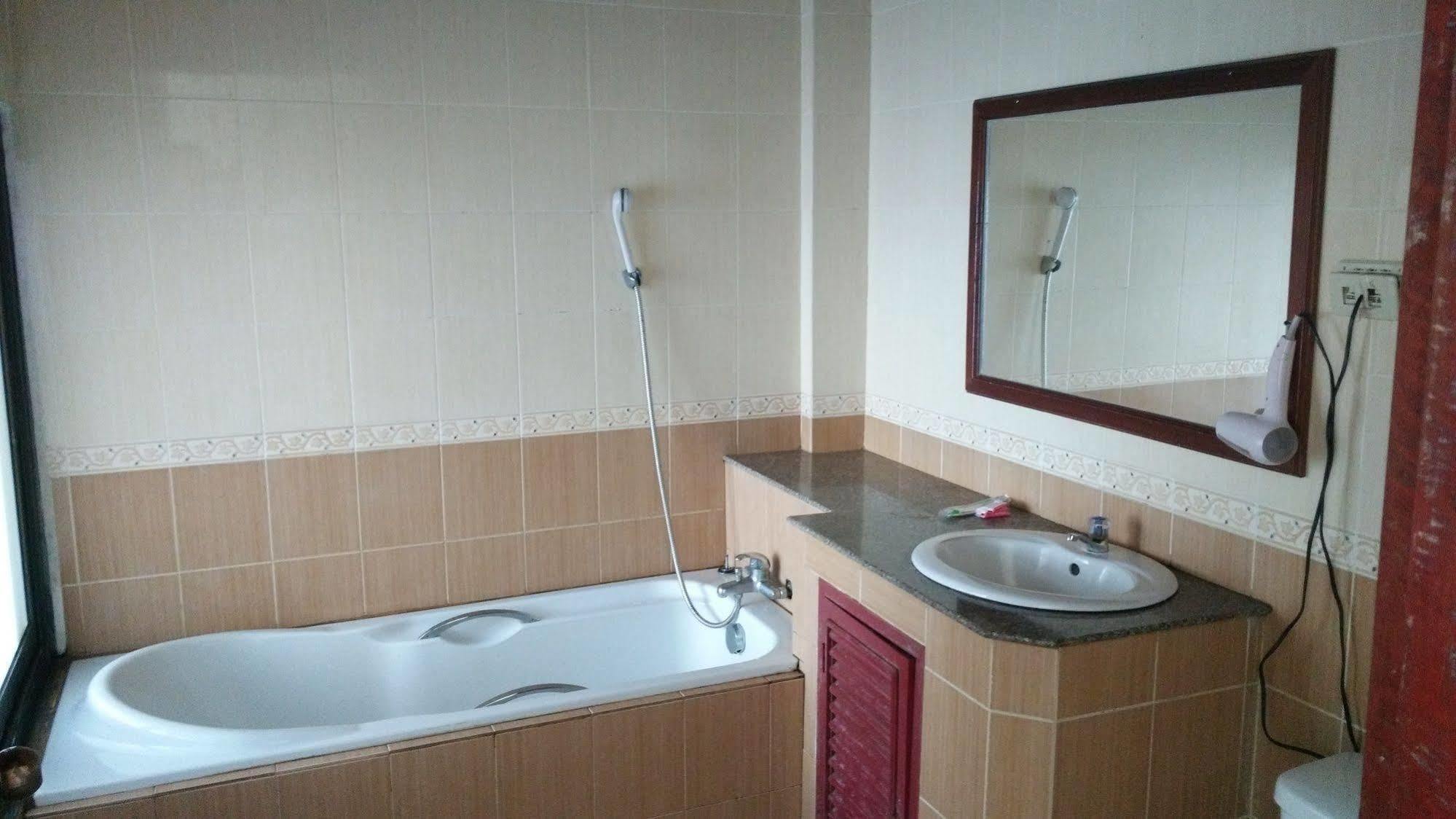 Thavisouk Riverside Hotel Ванг-Виенг Экстерьер фото
